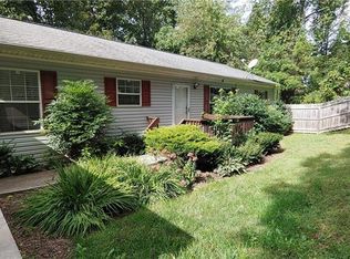 39 Honeysuckle Ln, Asheville, NC 28806