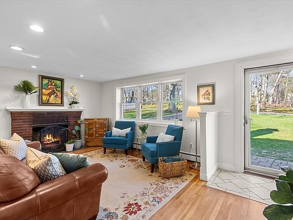 4th image of 11 Phyllis Rd