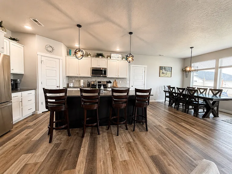 5140 E Sylvan Hart Dr — Photo 2