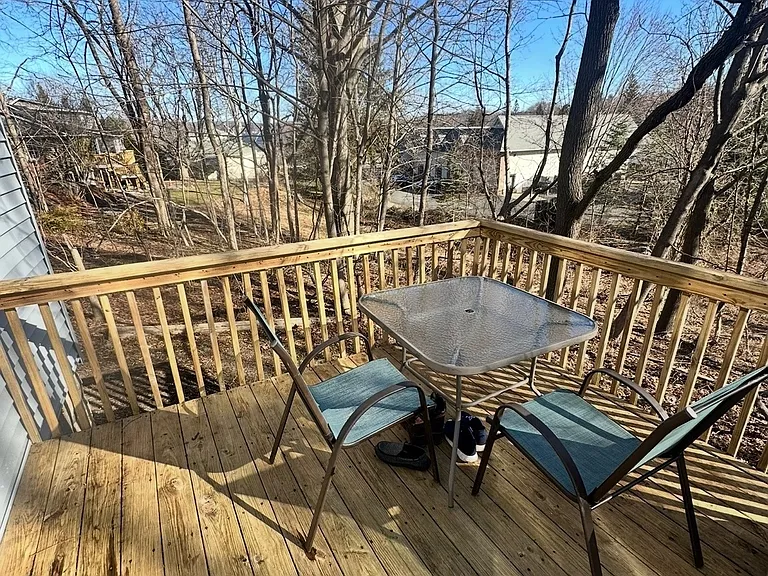 22 Lakeview St #B — Photo 3