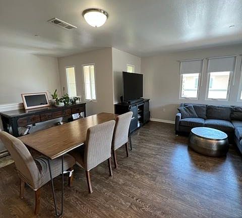 5th image of 1016 Los Angeles Ave #106