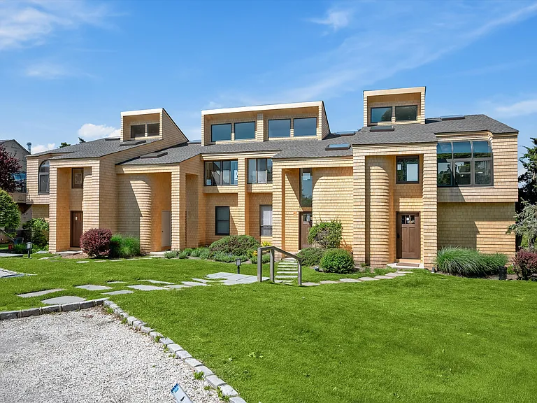 21 S Fulton Dr #3 — Photo 1