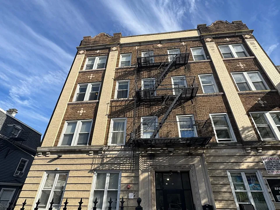 211 Summer Ave #9