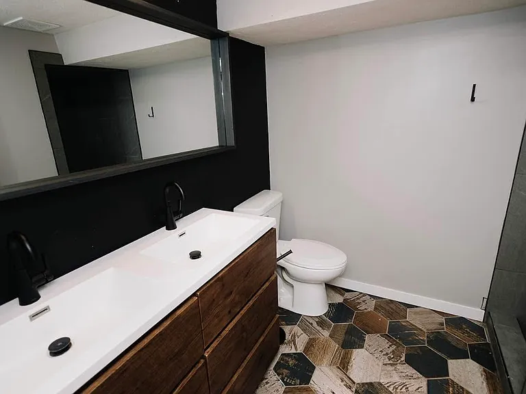 2528 W John St #1 — Photo 8