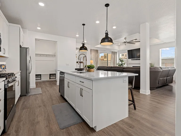 671 W Emerald Point Dr — Photo 10