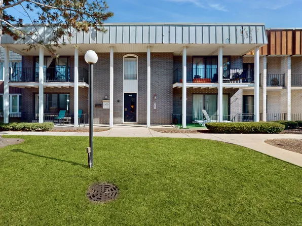 4121 W 98th St APT 1A, Oak Lawn, IL 60453