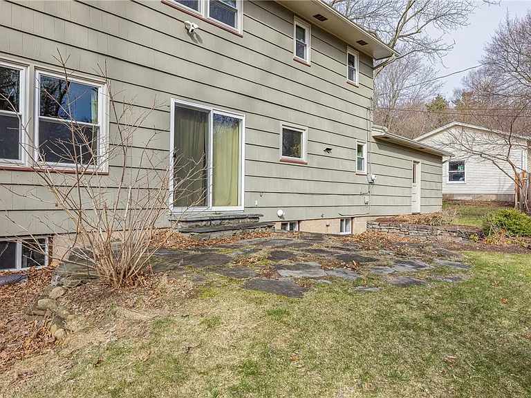95 Parkwood Ave — Photo 43