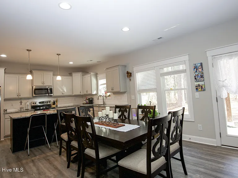 643 Lilac Ln — Photo 11