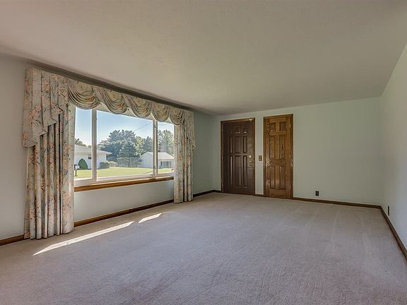 3rd image of 54167 Riverview Dr