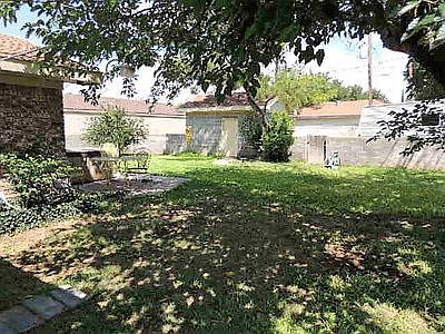 5th image of 3200 Bainbridge Dr