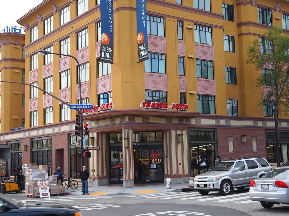 Building Photo 4