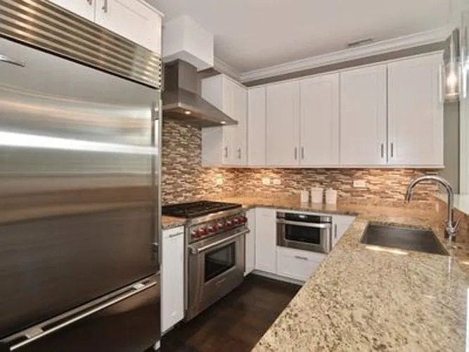 2 bed, 1000 sqft, $4,295 — Photo 3