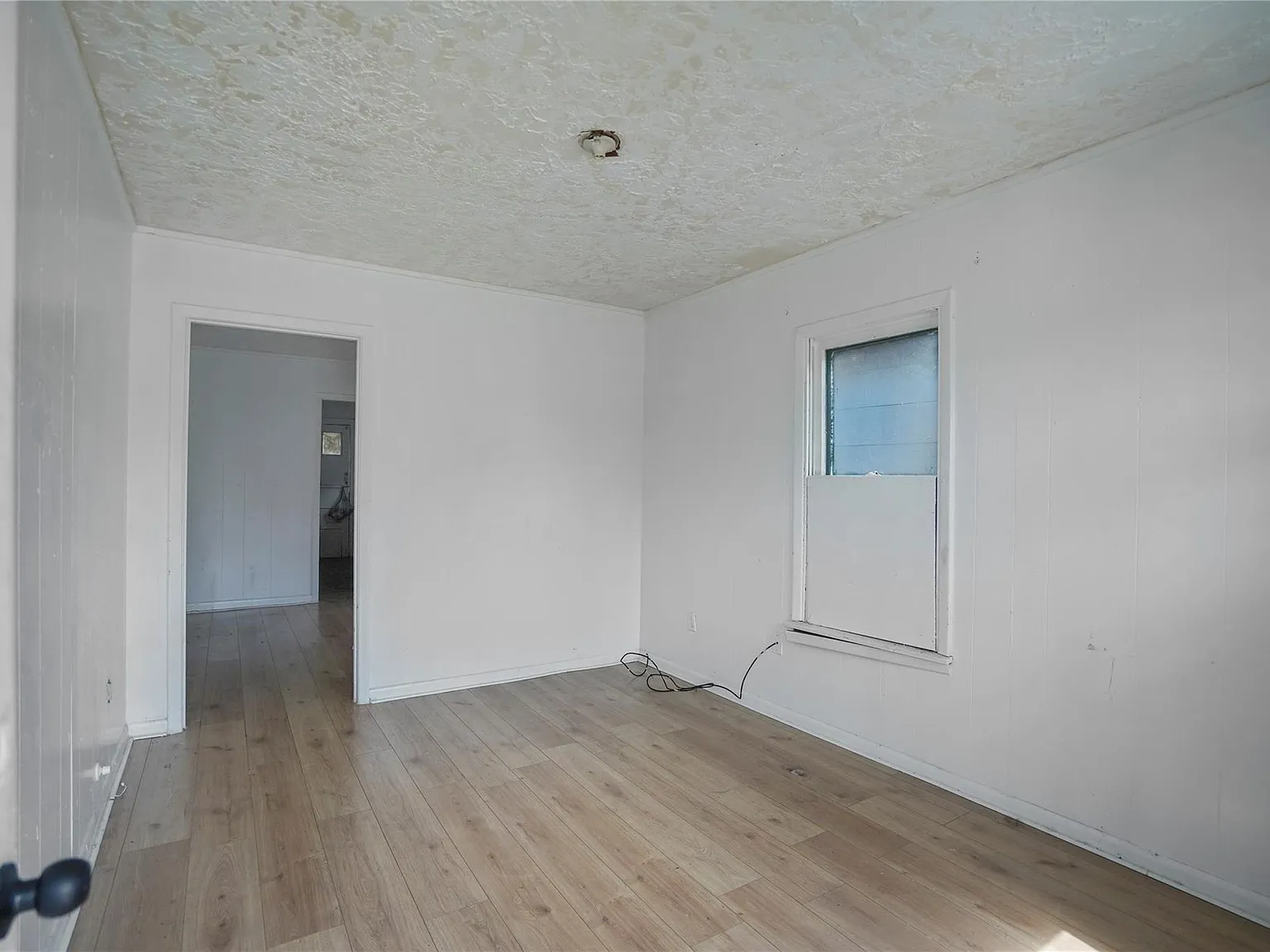 2 bed, 1.0 bath, 720 sqft, $900 — Photo 2