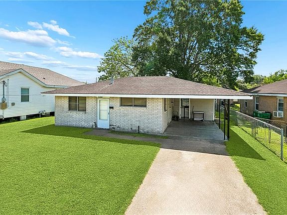 2nd image of 809 West Dr