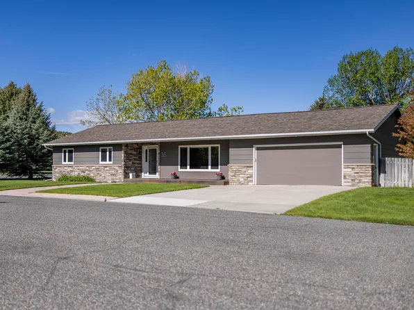 35 Casper Dr, Cody, WY 82414