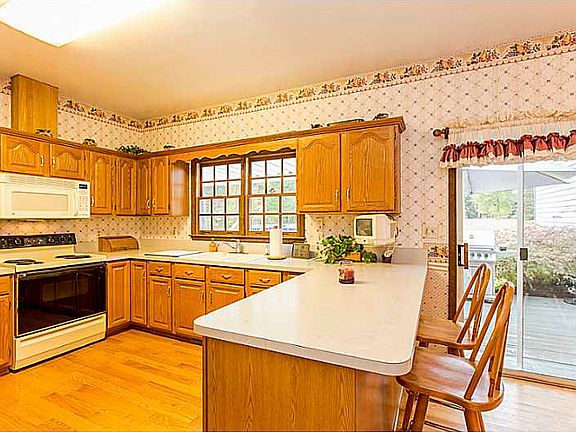 2nd image of 5592 Millwood Dr