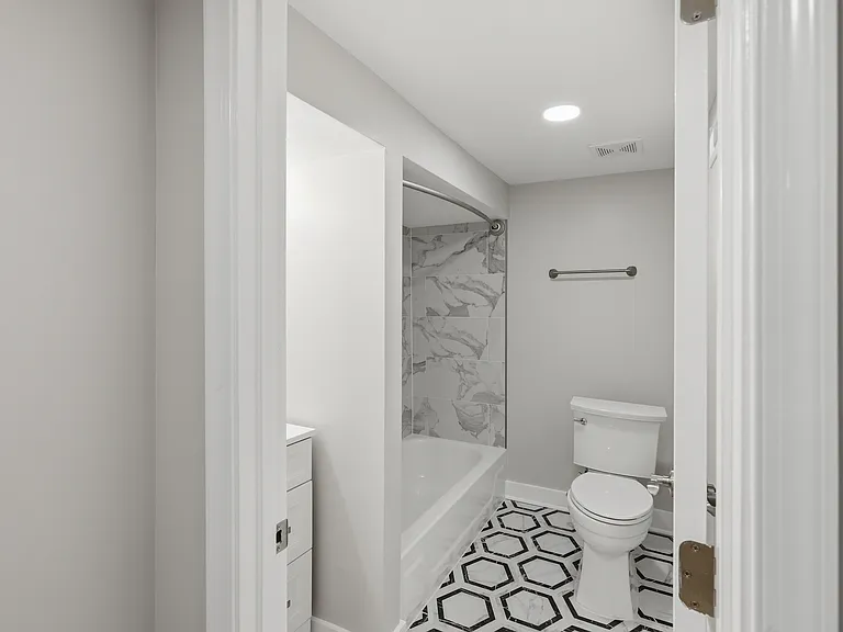 2388 Champlain St NW #3 — Photo 12
