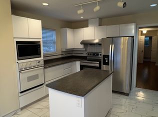 2933 Connaught Ave, North Vancouver, BC V7K1Y1