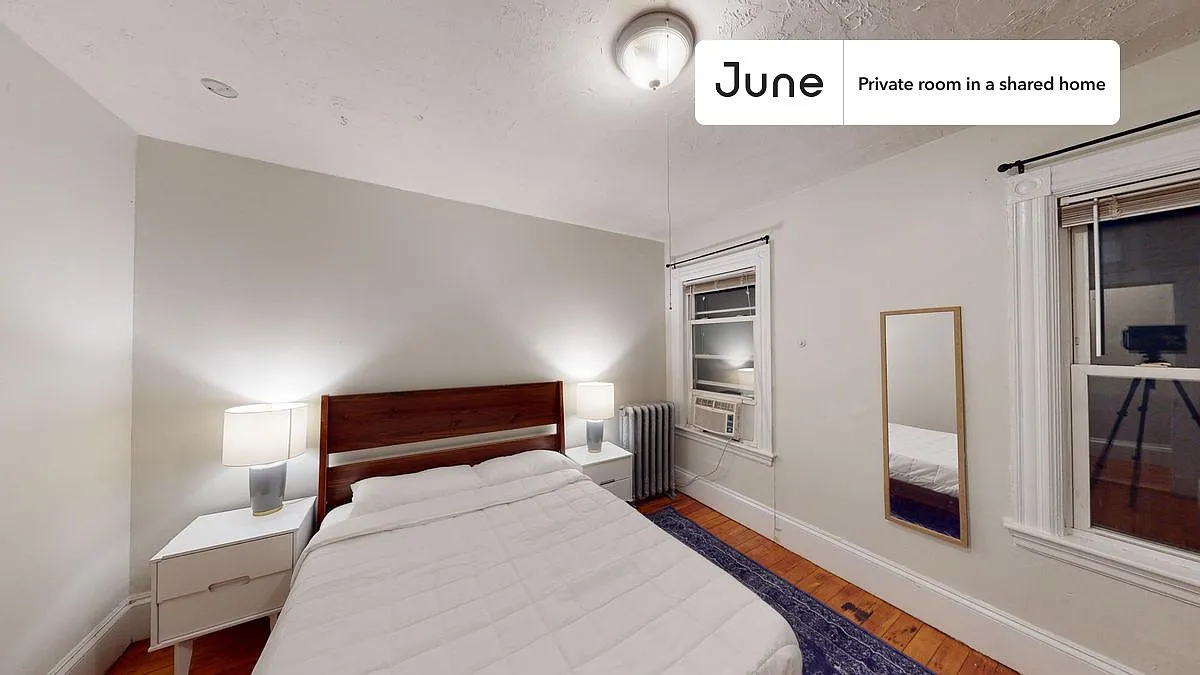 Queen bedroom in 6 bed/2 bath home in Allston #1235 B — Photo 2