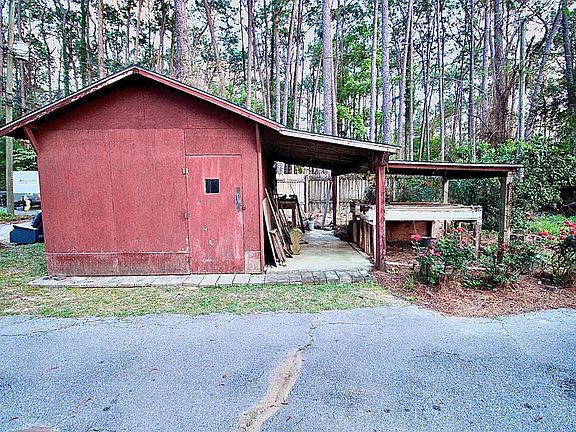 5th image of 2301 Azalea Dr