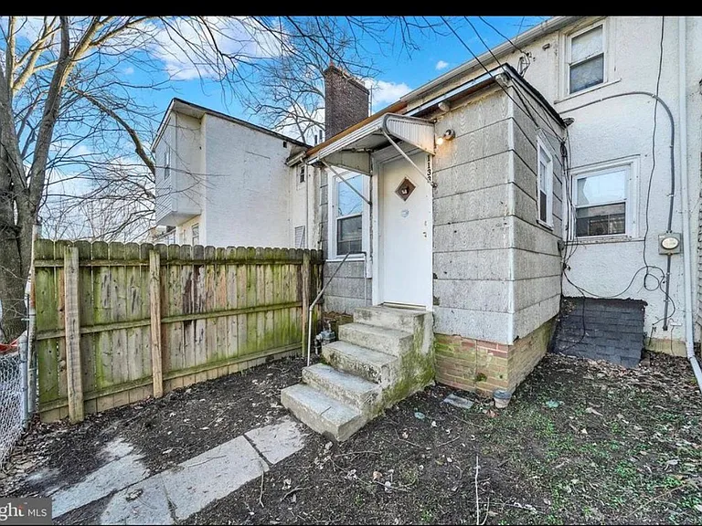 1133 Clover Ln — Photo 14