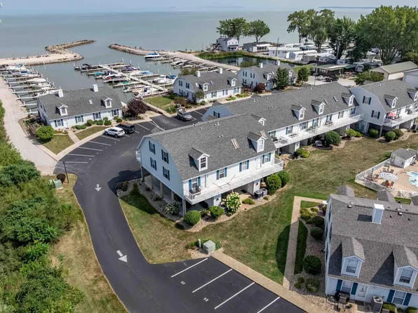 91 N Schooner Point Dr, Port Clinton, OH 43452