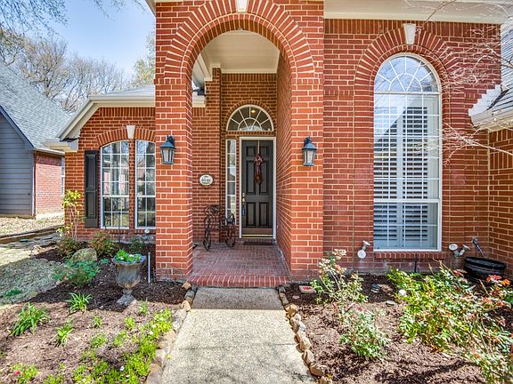 2nd image of 2712 Lakehollow Ln