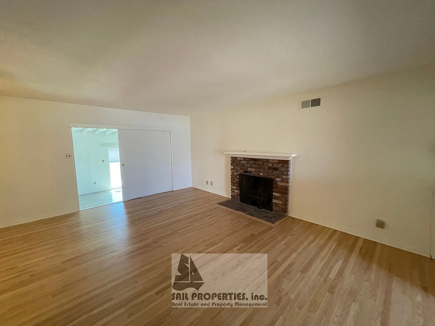 Charming 3-Bedroom Home Near Old Towne Orange — Photo 3