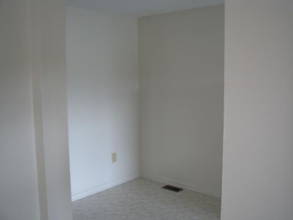 5th image of 1800 Chatsworth Dr #A