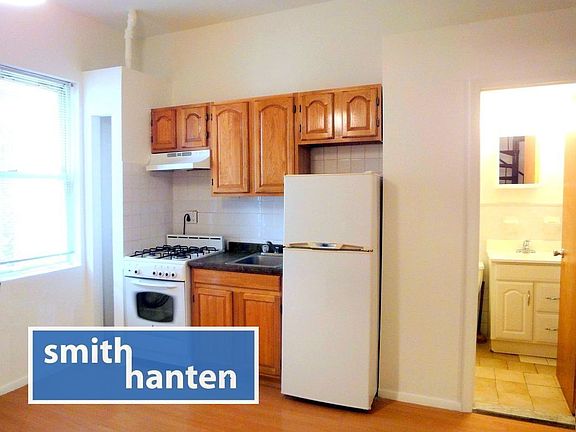 2nd image of 152 Smith St APT 1R