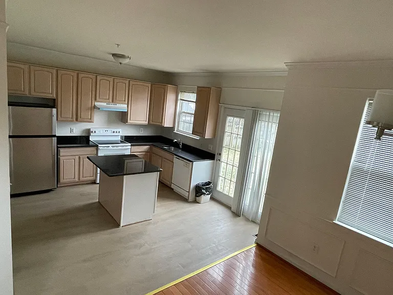 3208 Stanford St — Photo 3