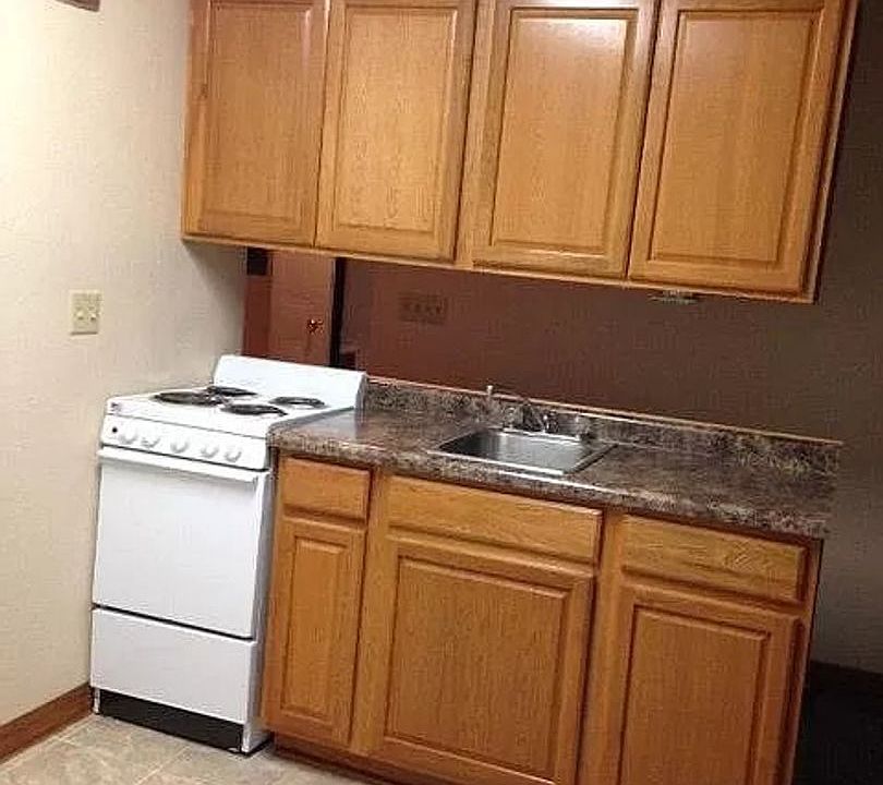 405 N Davis St Apartment Rentals Anamosa, IA Zillow