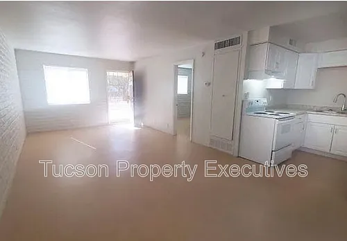 319 E Blacklidge Dr #3 Photo 1