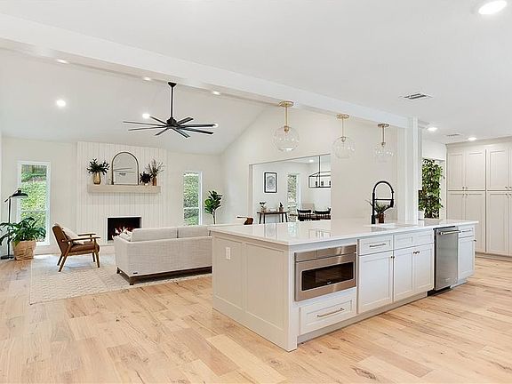 5th image of 3915 Dry Creek Dr