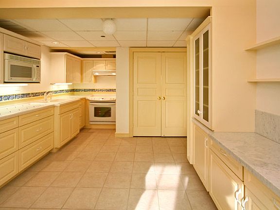 4th image of 1 Towers Park Ln APT 916