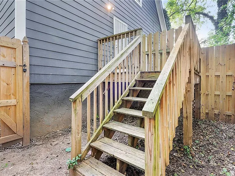 1099 Smith St SW #B — Photo 19