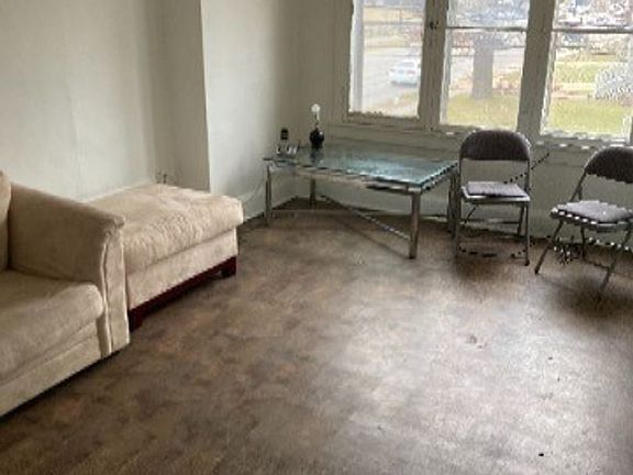 4th image of 802 Kishwaukee St #9292181