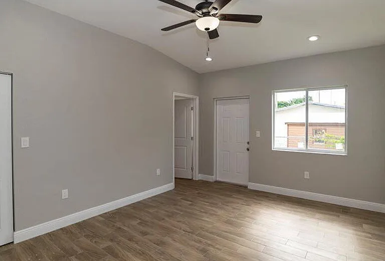 1140 NW 1st Ave — Photo 14