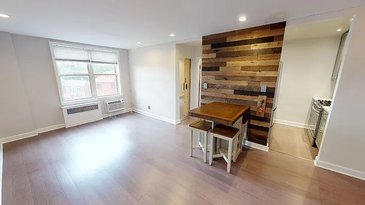 Rented by Metro Garden Realty NYC | media 13
