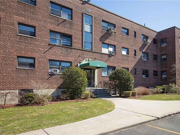 3rd image of 20 Shady Glen Ct APT 3F
