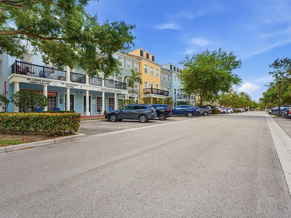1st image of 425 Greenwich Circle #204