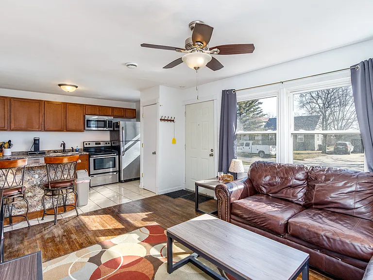 231-233 S Franklin Ave #231 — Photo 5