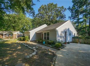4 Old Farm Ct, Greensboro, NC 27407