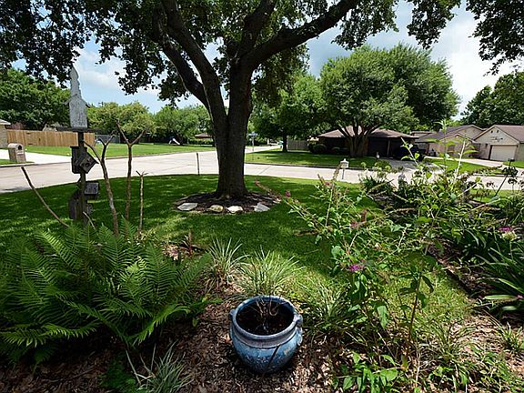 4th image of 1413 Park West Dr