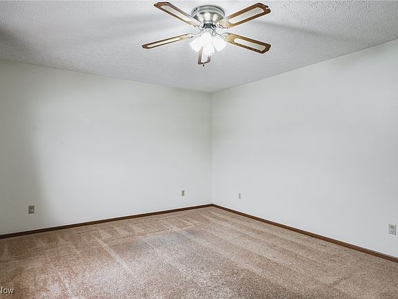 5th image of 702 Donna Dr