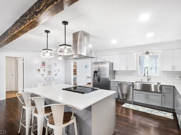 4 Grove St, Hampton Twp., NJ 07860