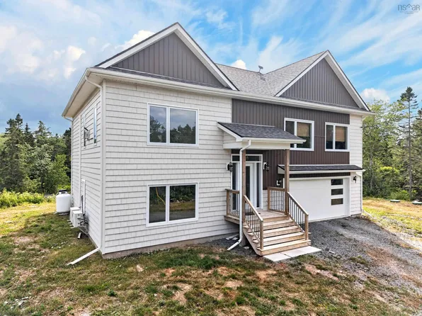 819 Bissett Rd, Cole Harbour, NS B2V 2T8