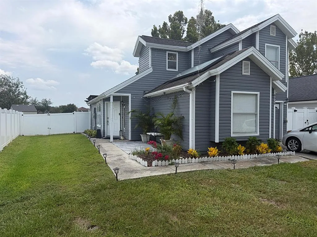 3 bed, 2.5 bath, 1208 sqft, $2,600 — Photo 2