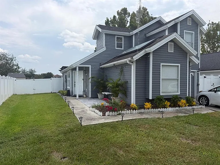 9924 Surrey Ridge Rd — Photo 2