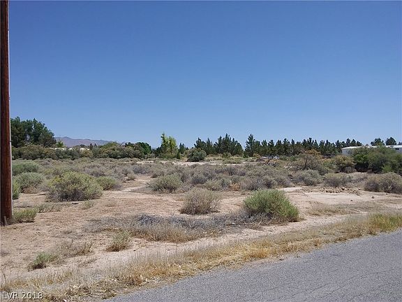 2nd image of 2421 N Palomino Ln